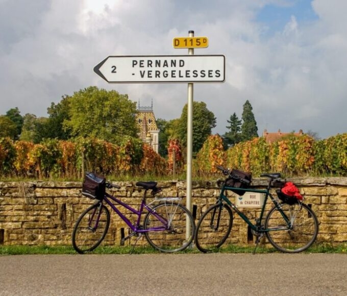 burgundy bicycles near wall