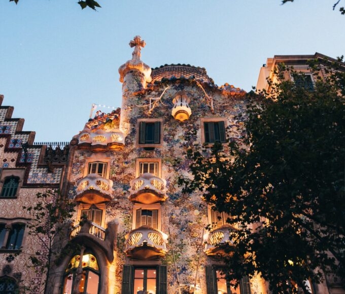 barcelona beautiful old buildings