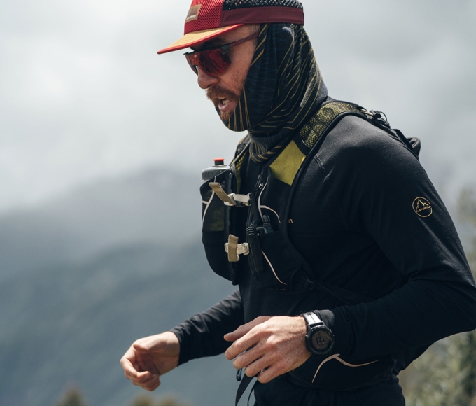 Air Libre man hiking in mountain wearing hiking equiptment